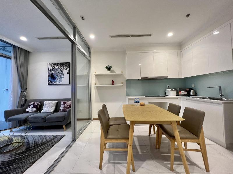 Lyshing Apartment In Vinhomes Luxury Landmark image