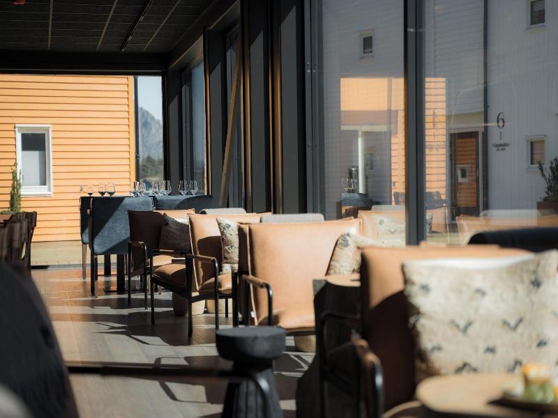 Henningsvã¦r Bryggehotell - By Classic Norway Ho image