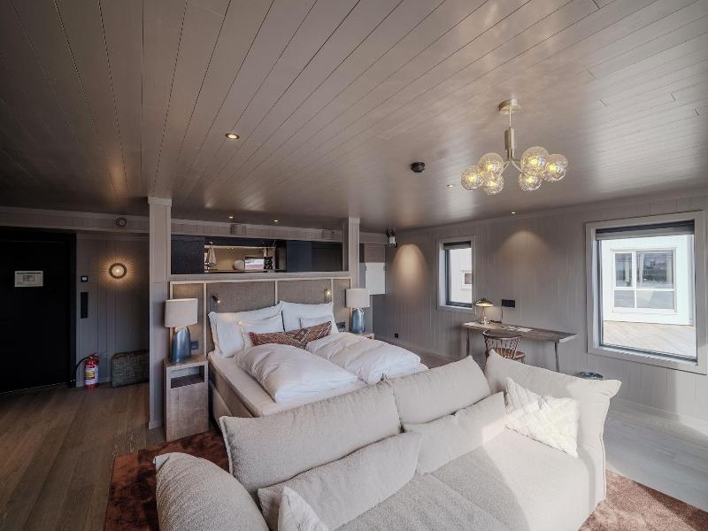 Henningsvã¦r Bryggehotell - By Classic Norway Ho image