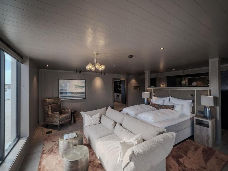 Henningsvã¦r Bryggehotell - By Classic Norway Ho image