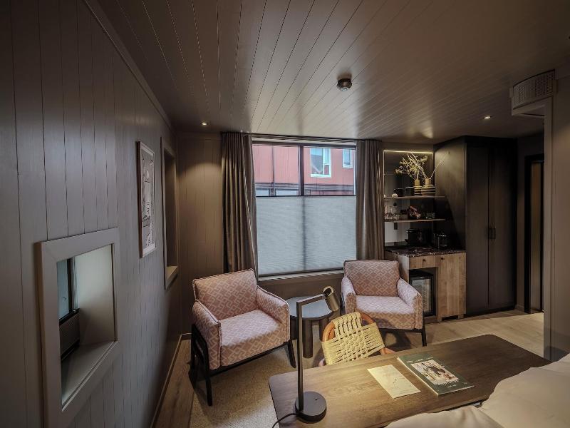 Henningsvã¦r Bryggehotell - By Classic Norway Ho image