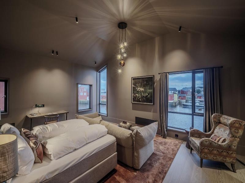 Henningsvã¦r Bryggehotell - By Classic Norway Ho image