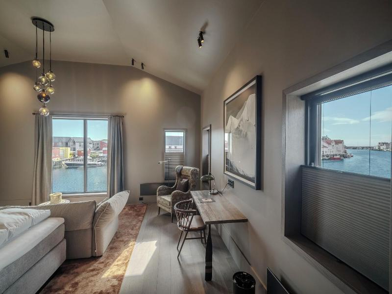Henningsvã¦r Bryggehotell - By Classic Norway Ho image