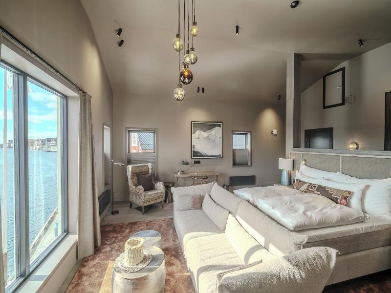 Henningsvã¦r Bryggehotell - By Classic Norway Ho image
