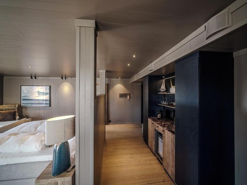 Henningsvã¦r Bryggehotell - By Classic Norway Ho image