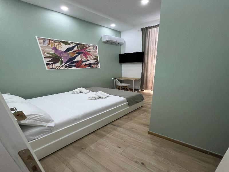 Vpm Room's Central Train Station image