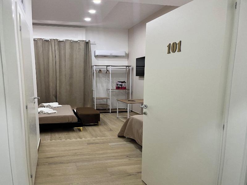 Vpm Room's Central Train Station image