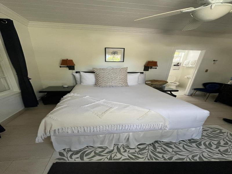DOUBLE OCEAN FRONT KING BED