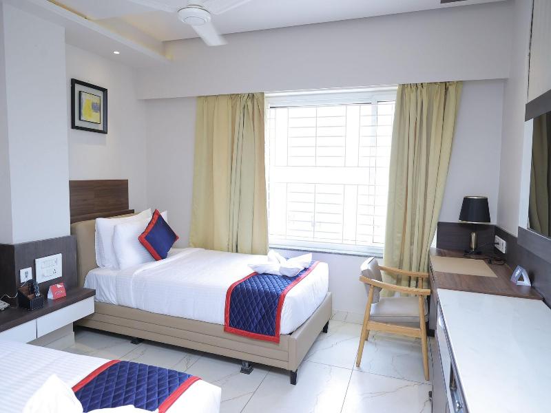 JUNIOR SUITE QUEEN SIZE BED