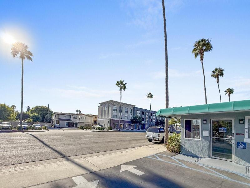 Super 7 Motel image