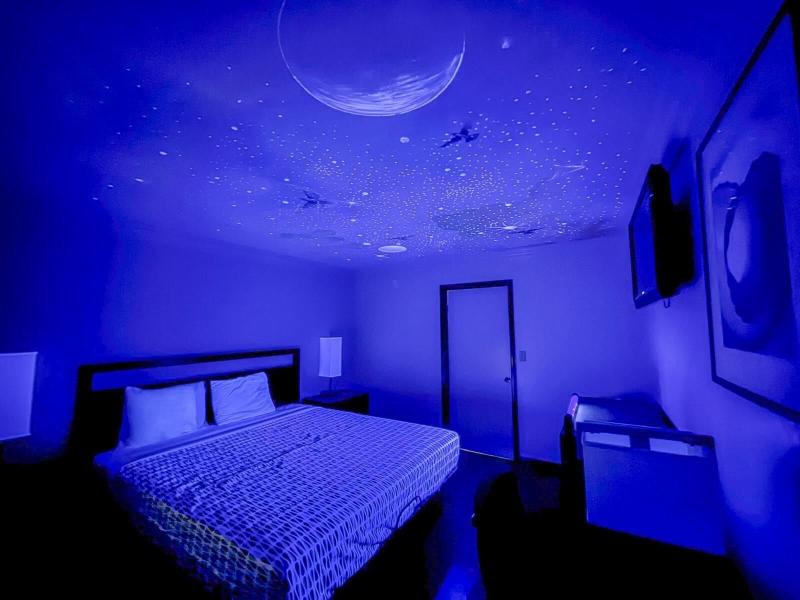 Super 7 Motel image