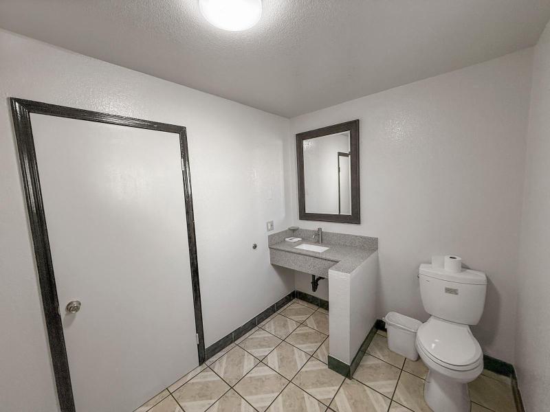 Super 7 Motel image