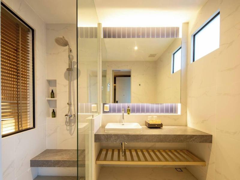 Lalynn Resort & Villas image