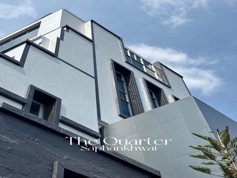The Quarter Saphan Khwai By Uhg image