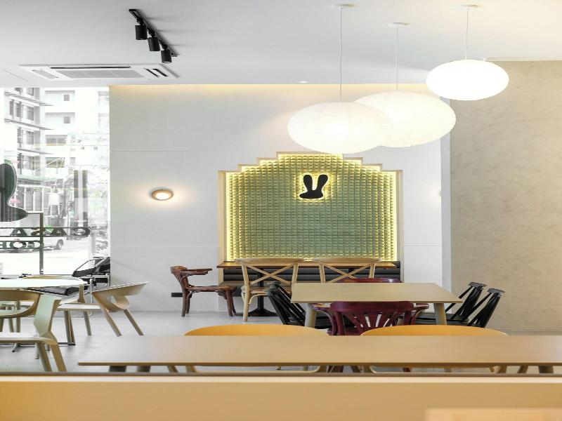 The Quarter Saphan Khwai By Uhg image