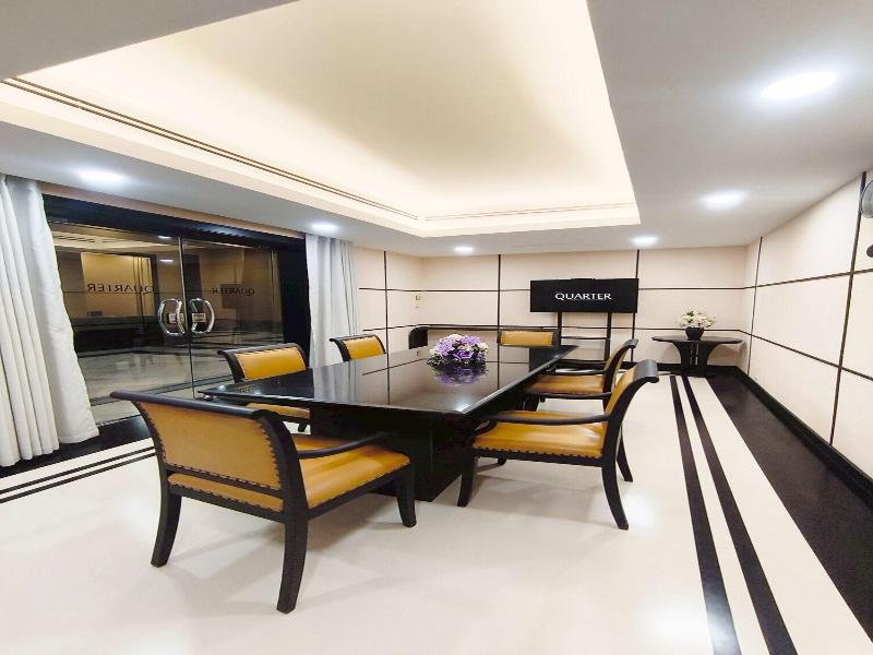 The Quarter Saphan Khwai By Uhg image