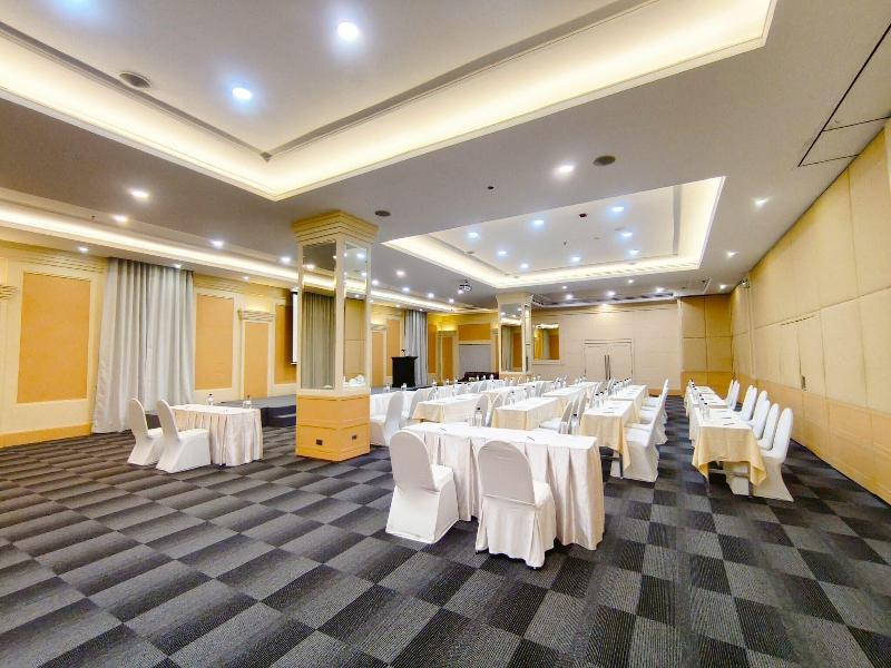 The Quarter Saphan Khwai By Uhg image