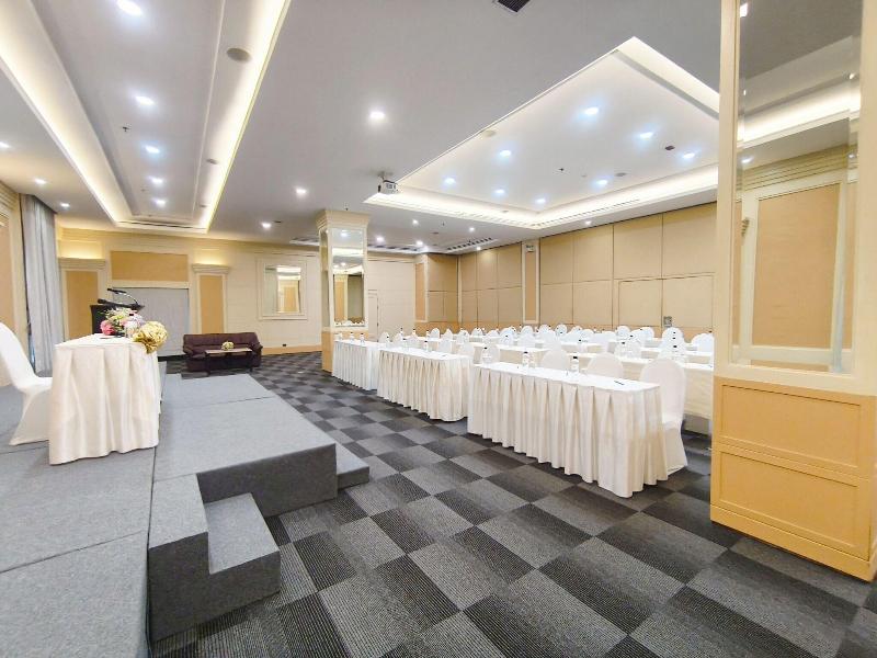 The Quarter Saphan Khwai By Uhg image