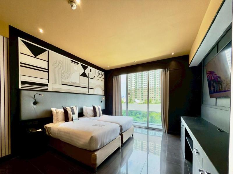 The Quarter Saphan Khwai By Uhg image