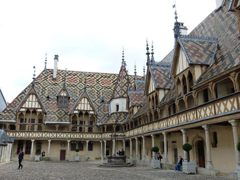 Voco Beaune Â€“ Citã© Des Vins By Ihg image