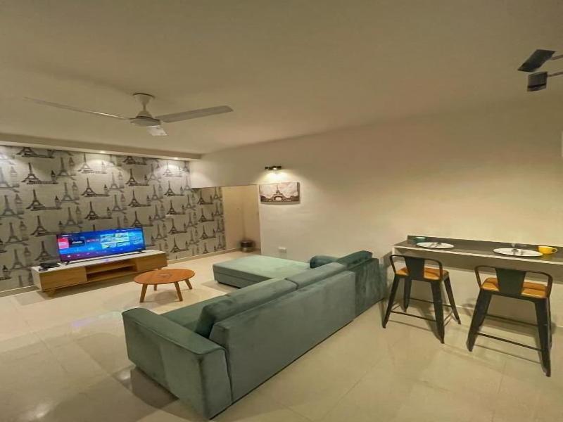Eiffel Suites image