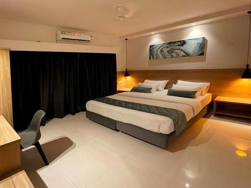 Eiffel Suites image