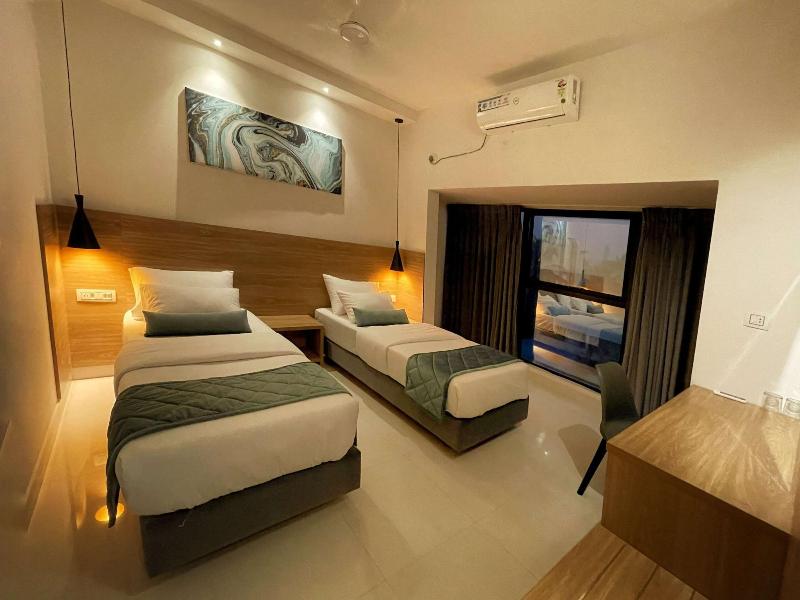 Eiffel Suites image