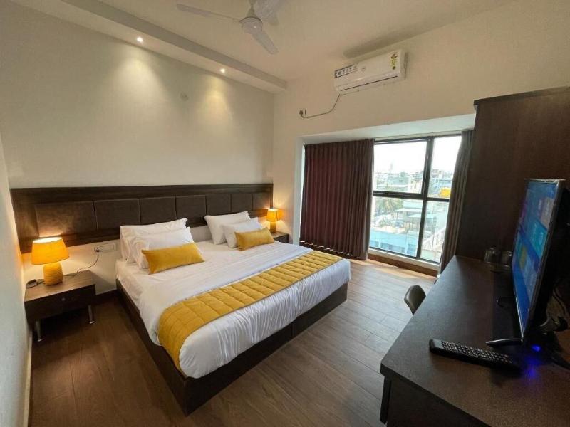 Eiffel Suites image