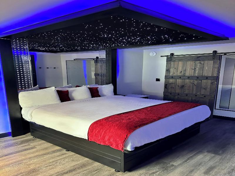 Imperial Suites - Adults Only 3