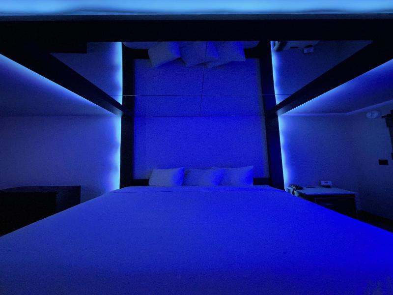 Imperial Suites - Adults Only 5