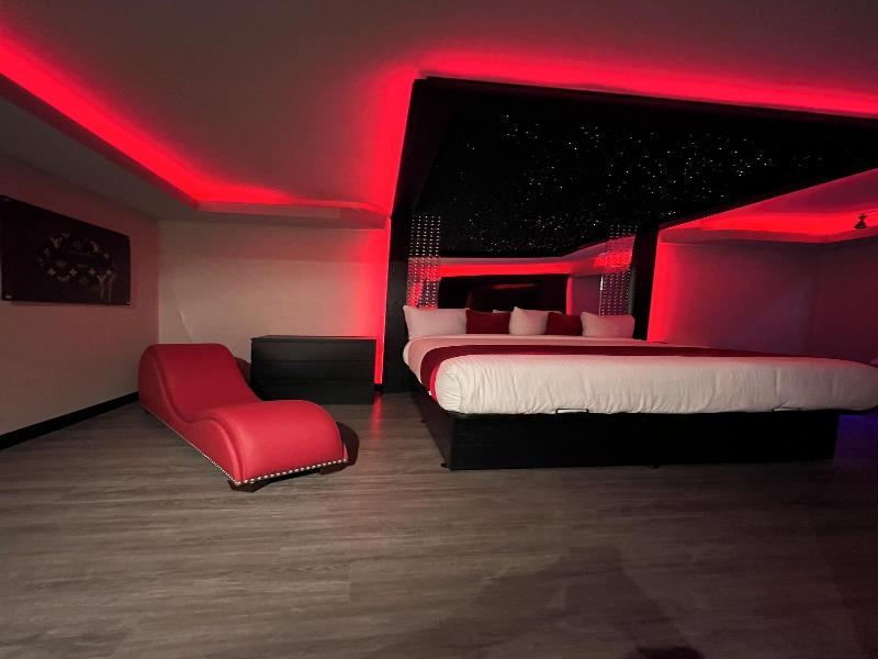 Imperial Suites - Adults Only image