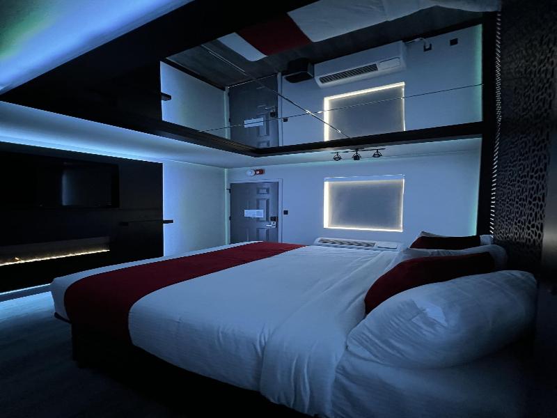 Imperial Suites - Adults Only image