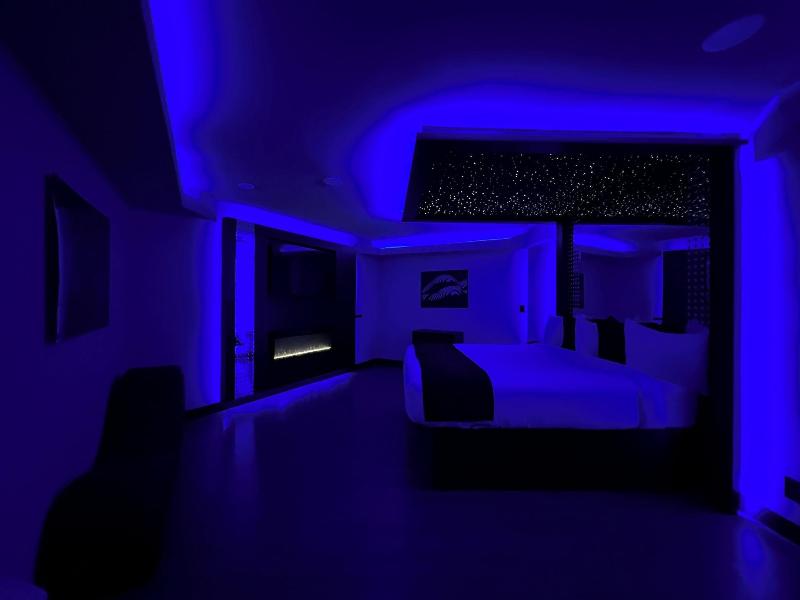 Imperial Suites - Adults Only image