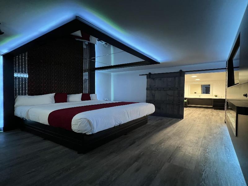 Imperial Suites - Adults Only image
