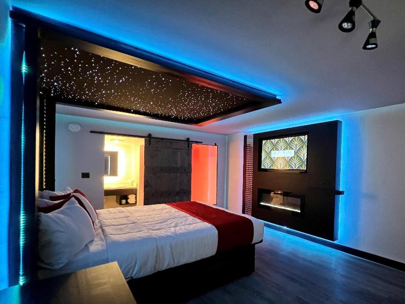 Imperial Suites - Adults Only image