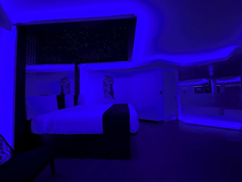 Imperial Suites - Adults Only image