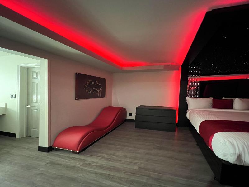 Imperial Suites - Adults Only image