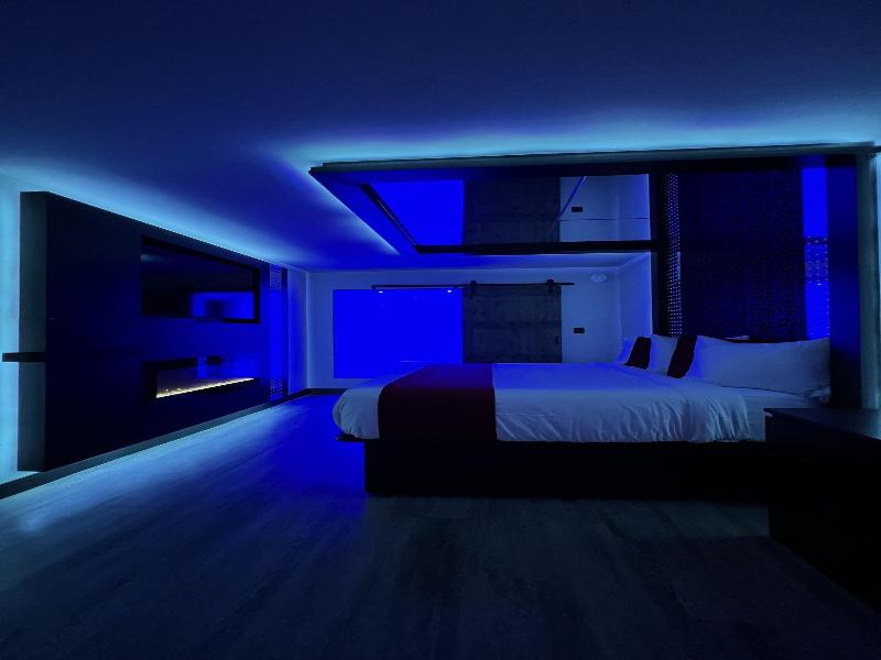 Imperial Suites - Adults Only image