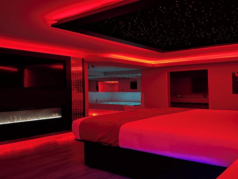 Imperial Suites - Adults Only image