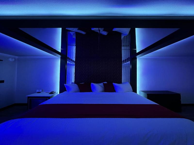 Imperial Suites - Adults Only image