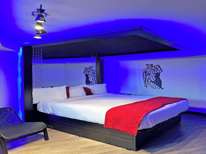 Imperial Suites - Adults Only image