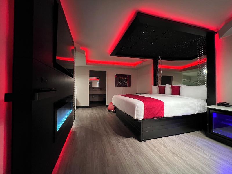 Imperial Suites - Adults Only image
