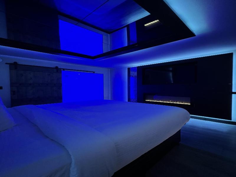 Imperial Suites - Adults Only image