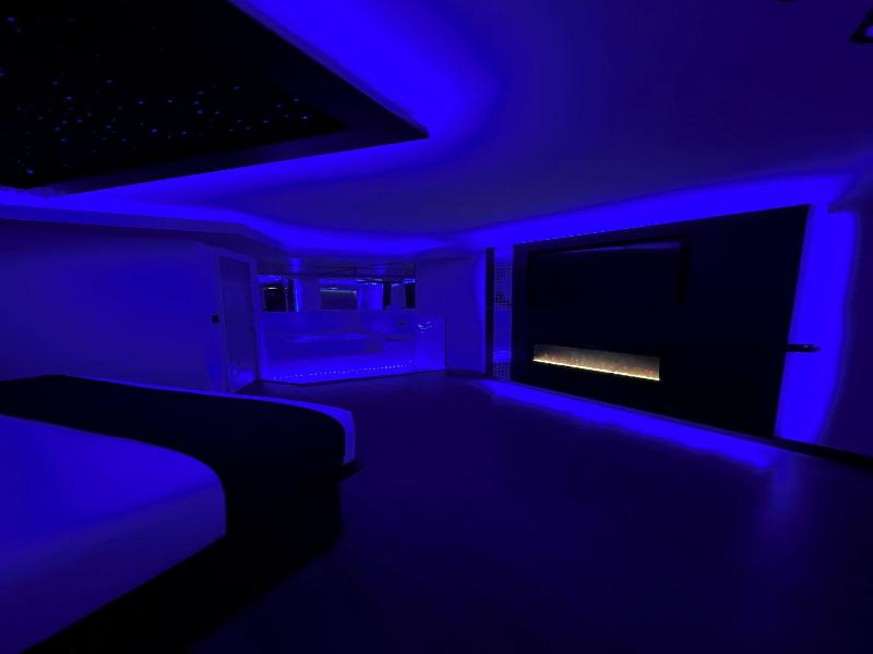 Imperial Suites - Adults Only image