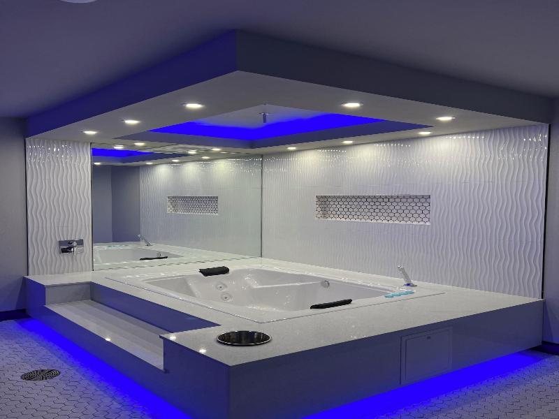 Imperial Suites - Adults Only image