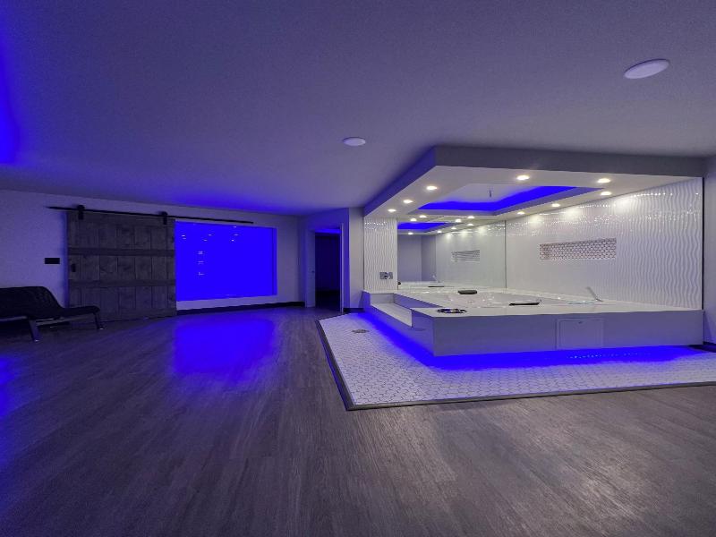Imperial Suites - Adults Only image