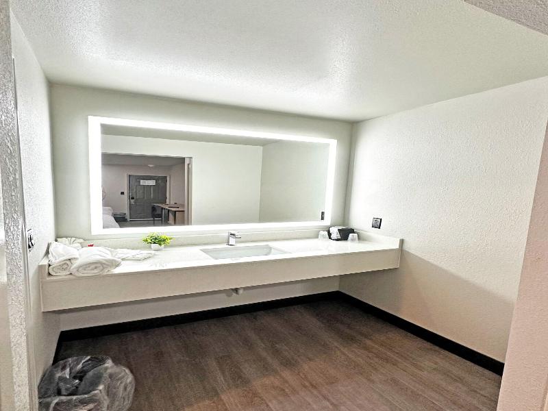 Imperial Suites - Adults Only image
