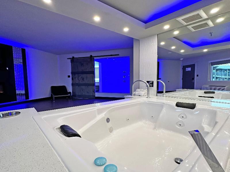 Imperial Suites - Adults Only image