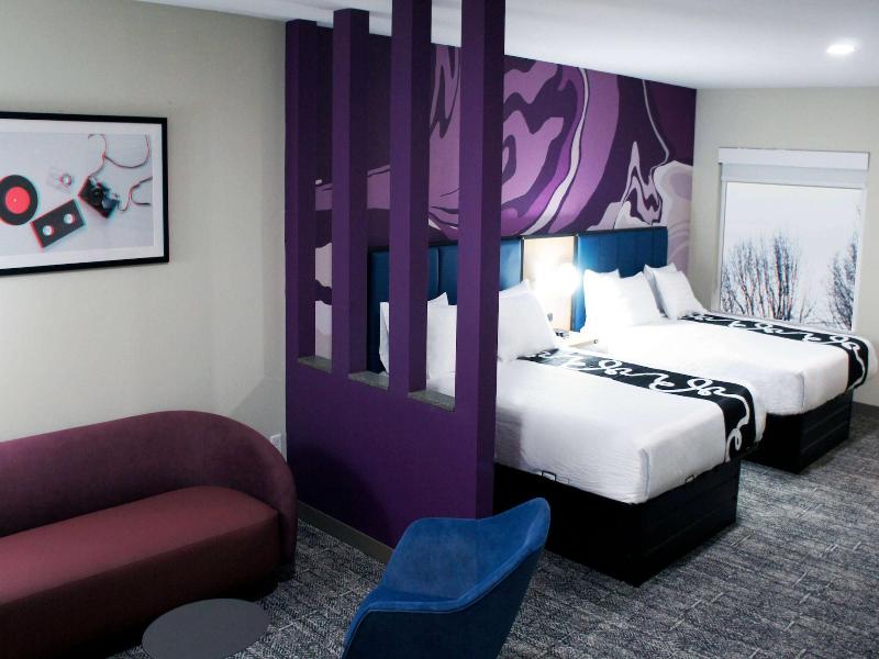 La Quinta Inn & Suites By Wyndham Memphis East image