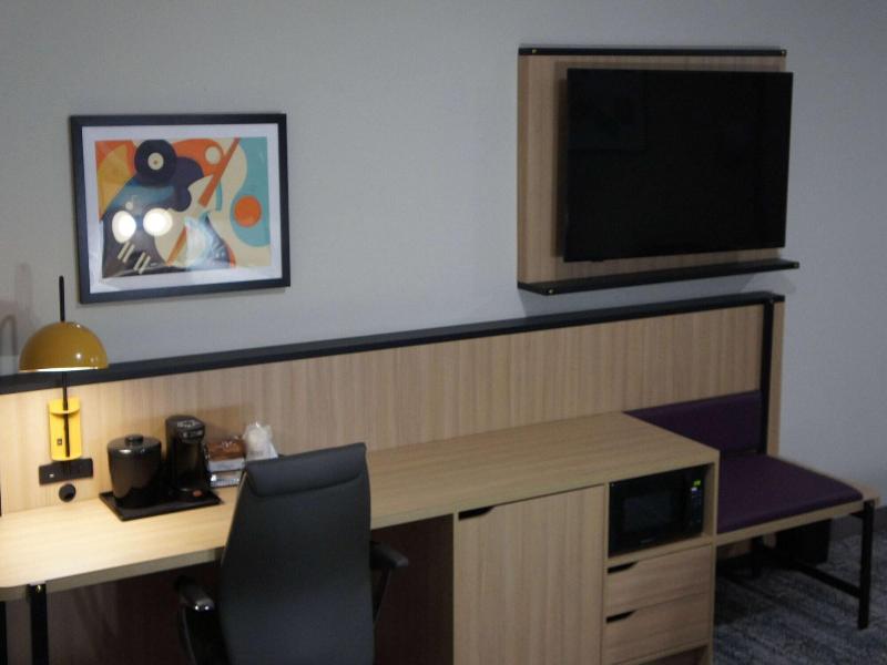 La Quinta Inn & Suites By Wyndham Memphis East image